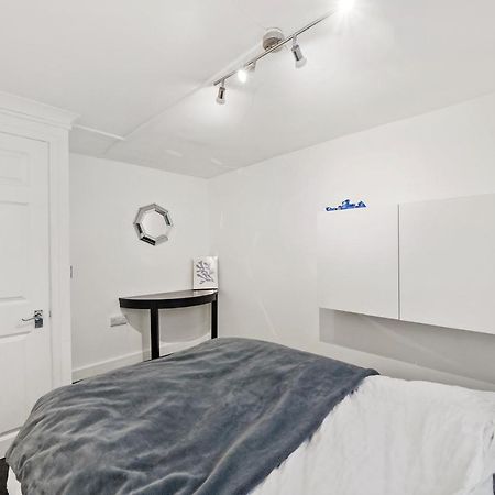 Modern One Bedroom Apartments In Brighton Eksteriør billede