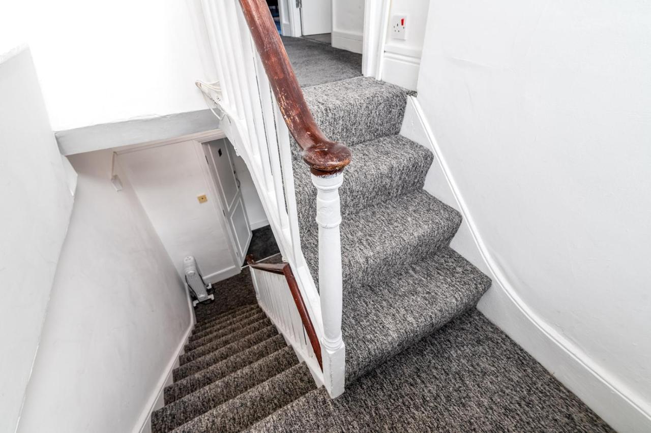 Modern One Bedroom Apartments In Brighton Eksteriør billede