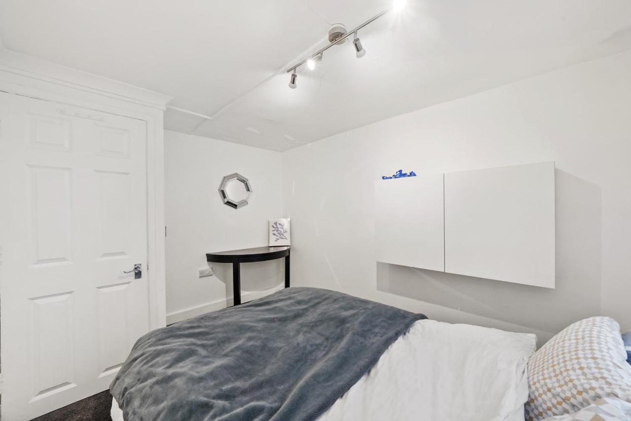 Modern One Bedroom Apartments In Brighton Eksteriør billede