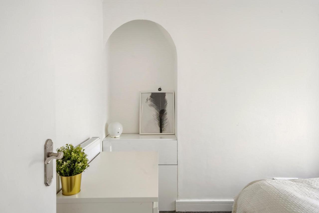 Modern One Bedroom Apartments In Brighton Eksteriør billede